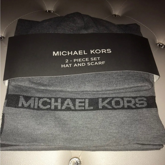 Michael Kors Side Stripe Knit Hat & Scarf Set Ash Gray & Black O/S - Picture 8 of 12